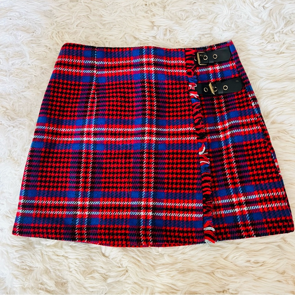 Plaid mini skirt with buckles